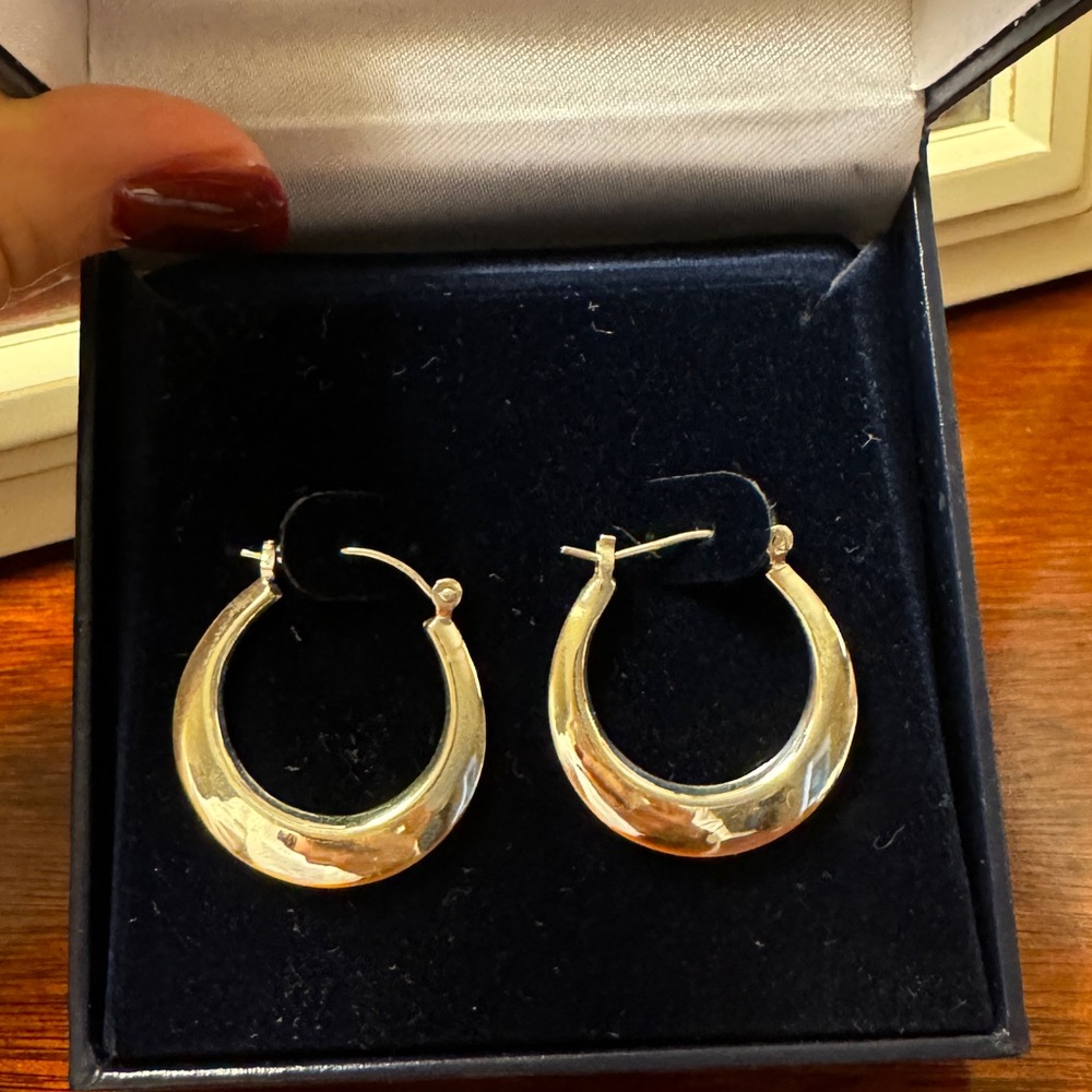 NIB Sterling silver hoop earrings - Picture 3 of 4